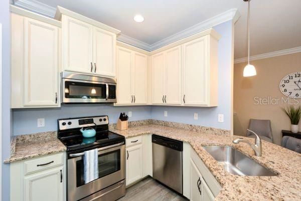 For Rent: $2,390 (3 beds, 2 baths, 1430 Square Feet)