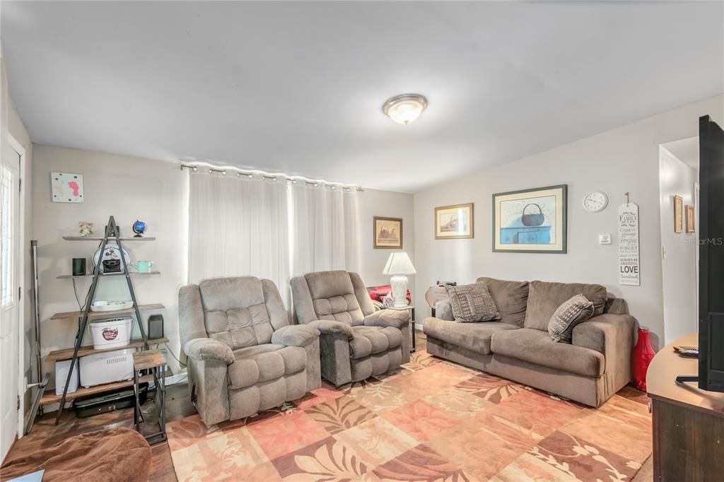 For Sale: $194,000 (4 beds, 2 baths, 1610 Square Feet)