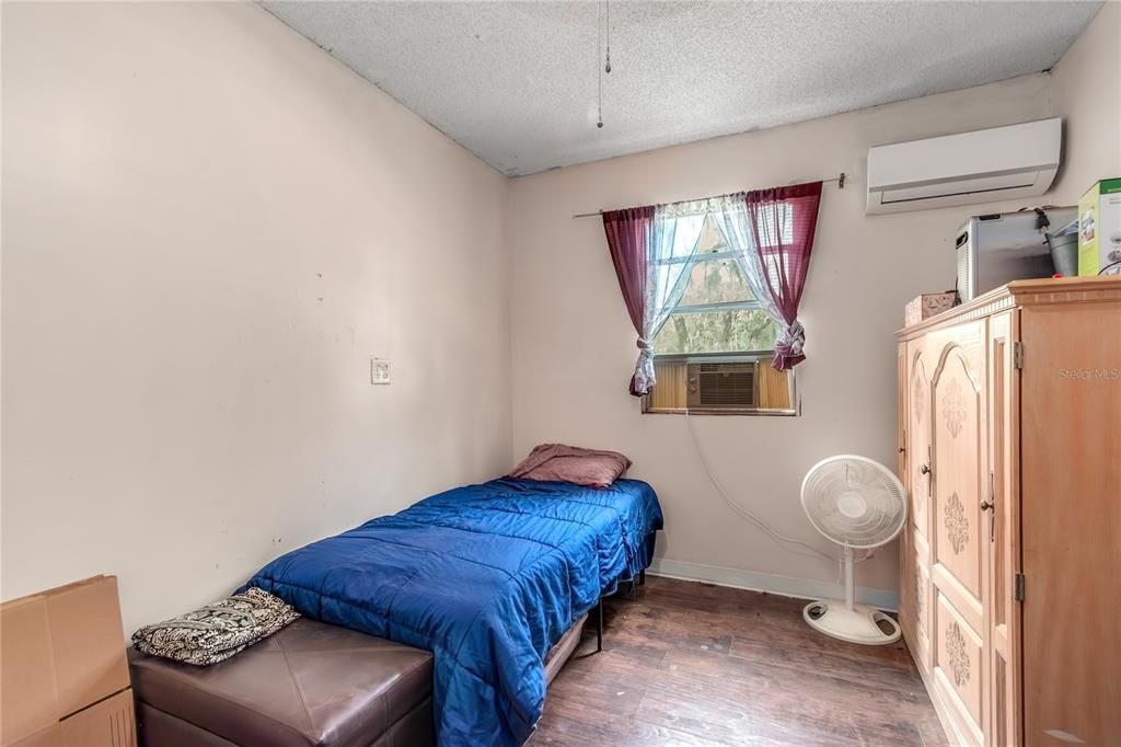 For Sale: $194,000 (4 beds, 2 baths, 1610 Square Feet)