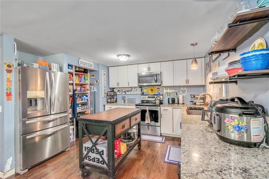 For Sale: $194,000 (4 beds, 2 baths, 1610 Square Feet)