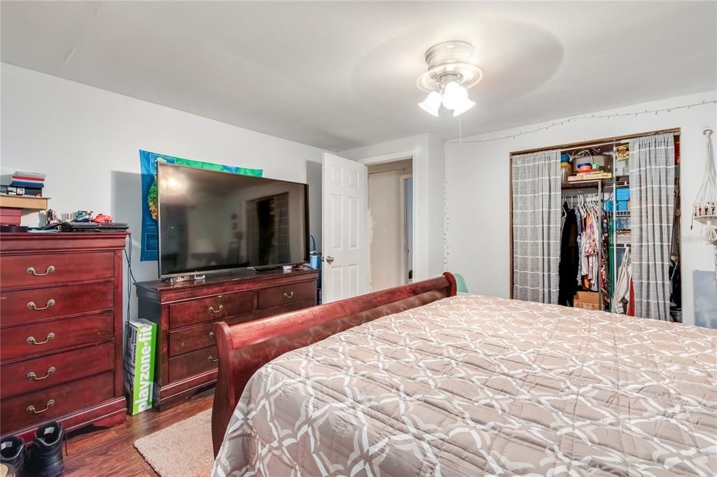 For Sale: $194,000 (4 beds, 2 baths, 1610 Square Feet)