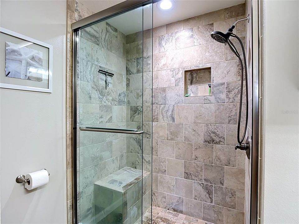 На продажу: $354,999 (2 спален, 2 ванн, 1176 Квадратных фут)