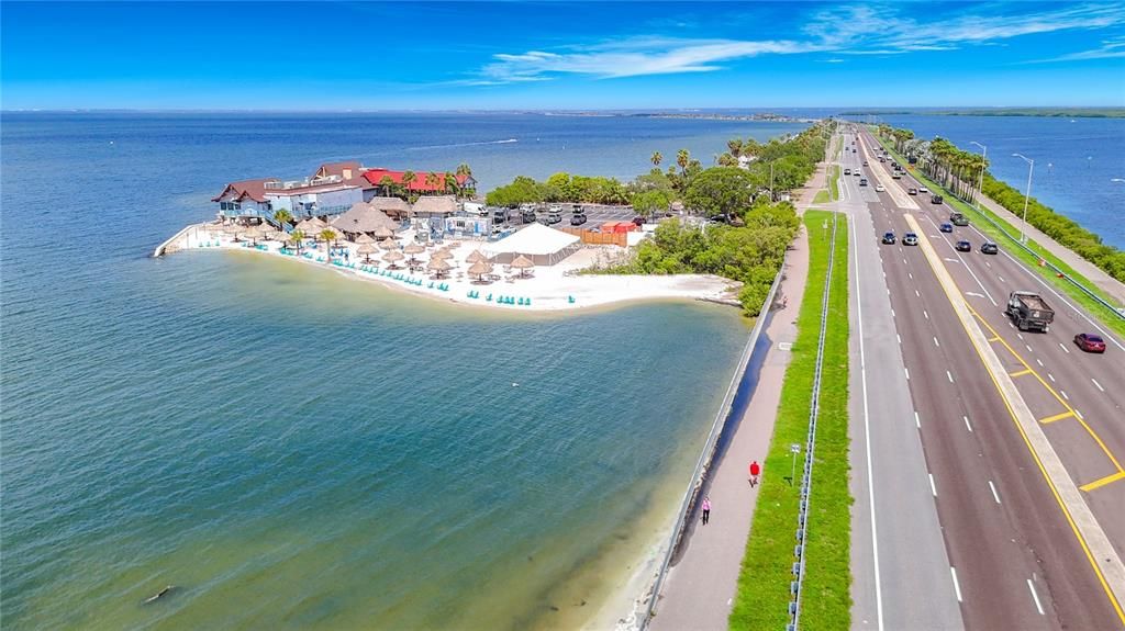 На продажу: $354,999 (2 спален, 2 ванн, 1176 Квадратных фут)
