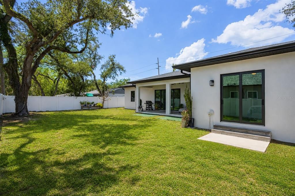For Sale: $1,100,000 (4 beds, 3 baths, 2576 Square Feet)