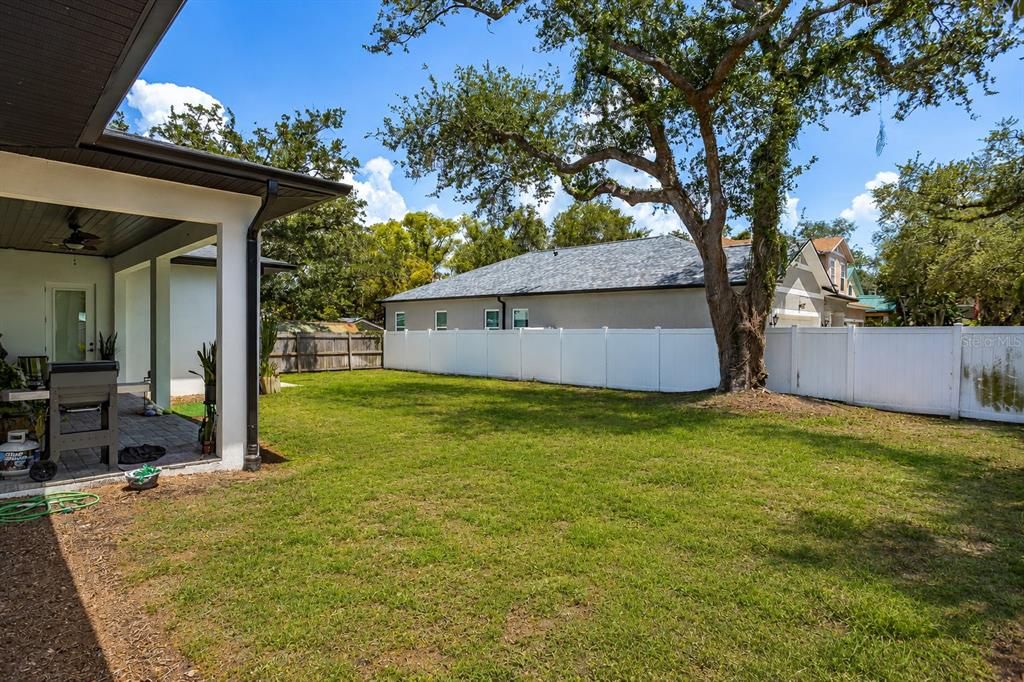 For Sale: $1,100,000 (4 beds, 3 baths, 2576 Square Feet)