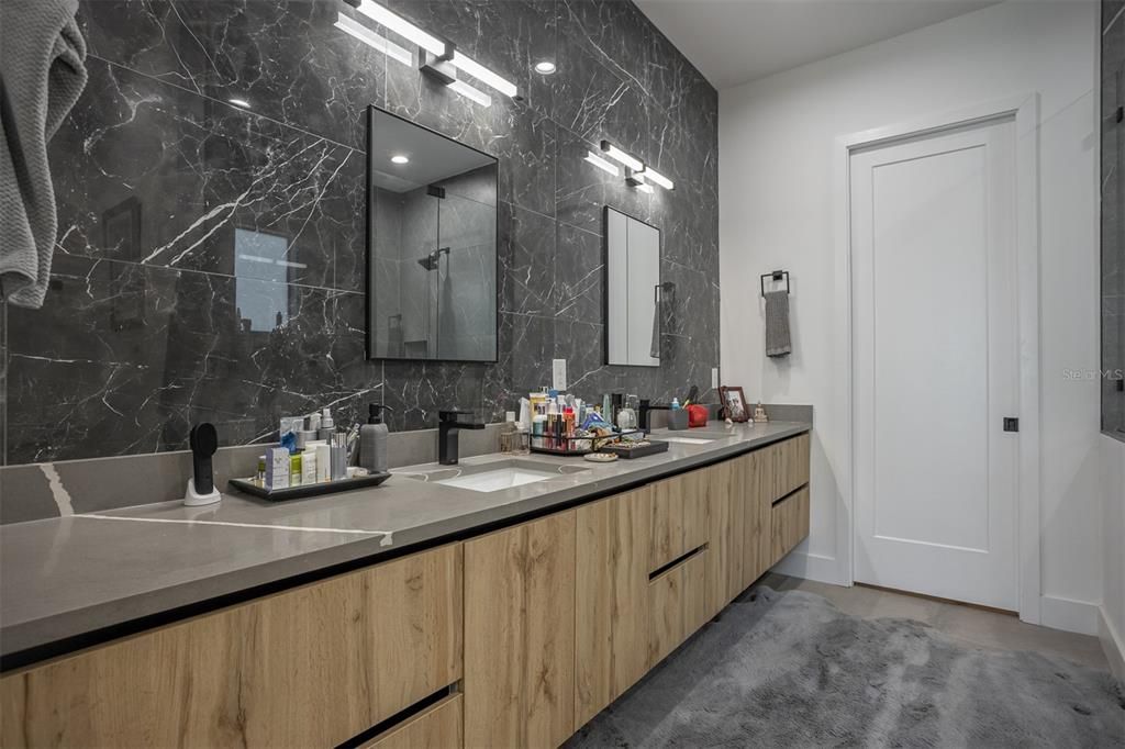 For Sale: $1,100,000 (4 beds, 3 baths, 2576 Square Feet)