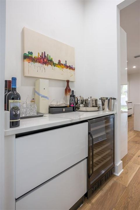 For Sale: $1,100,000 (4 beds, 3 baths, 2576 Square Feet)