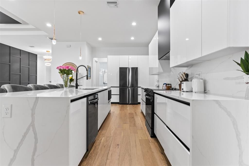 For Sale: $1,100,000 (4 beds, 3 baths, 2576 Square Feet)