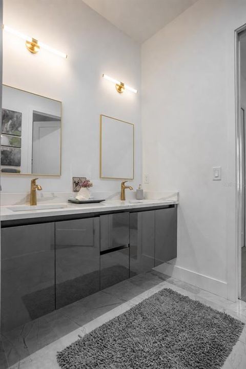 For Sale: $1,100,000 (4 beds, 3 baths, 2576 Square Feet)