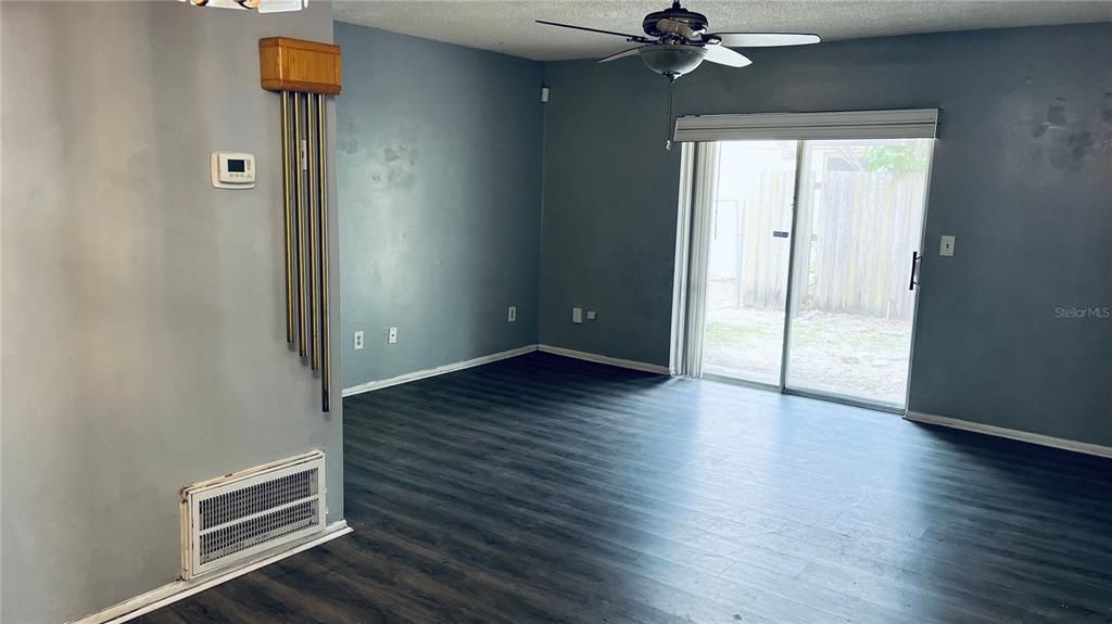 For Sale: $297,000 (3 beds, 2 baths, 1318 Square Feet)