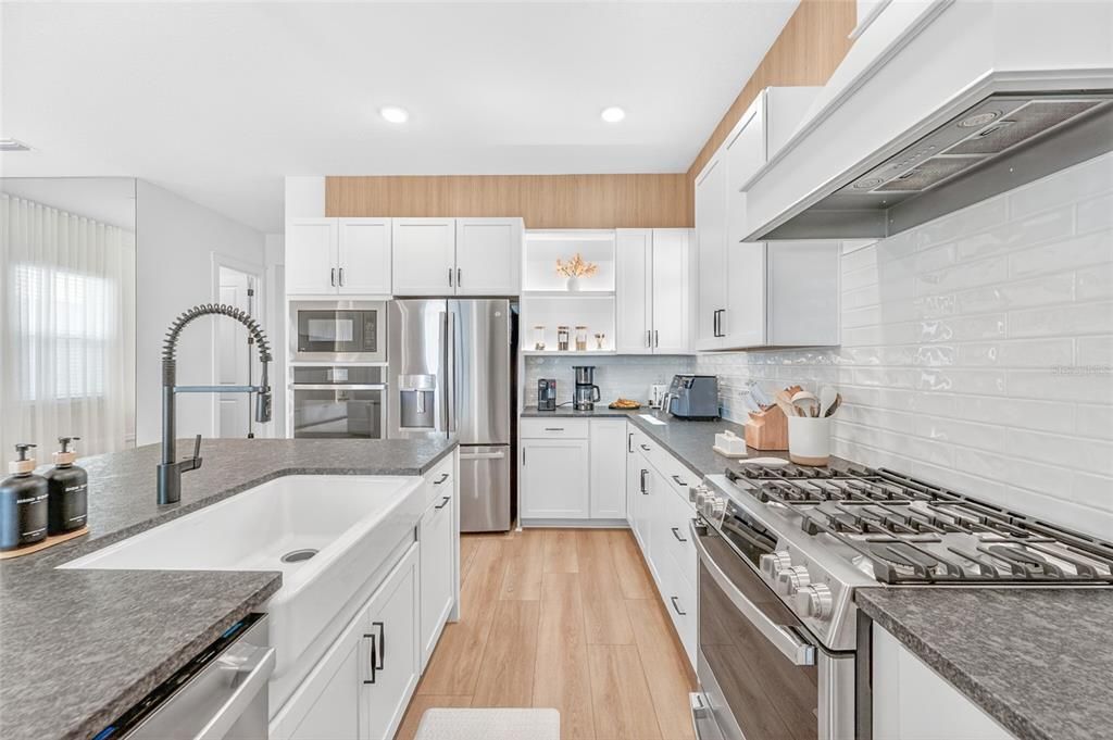 For Sale: $730,000 (5 beds, 4 baths, 2896 Square Feet)