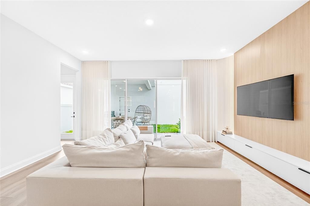 For Sale: $730,000 (5 beds, 4 baths, 2896 Square Feet)