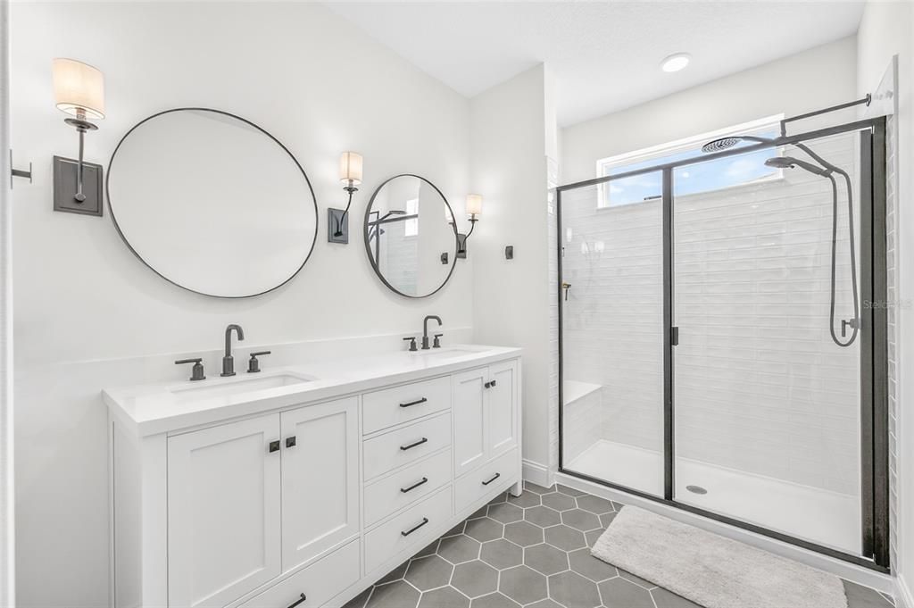 For Sale: $730,000 (5 beds, 4 baths, 2896 Square Feet)