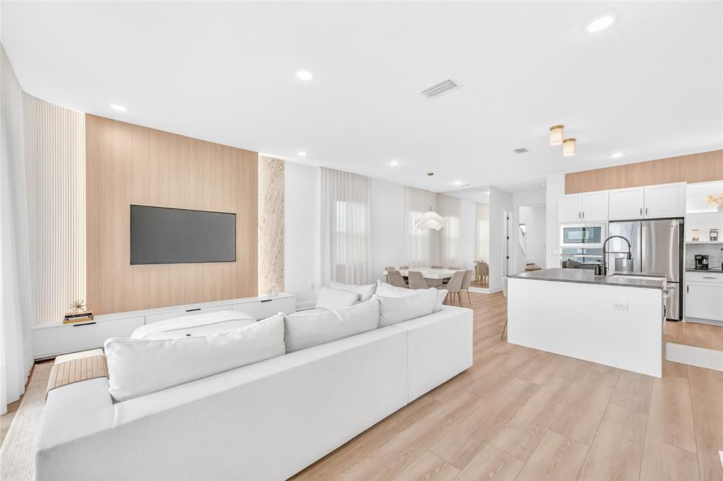For Sale: $730,000 (5 beds, 4 baths, 2896 Square Feet)