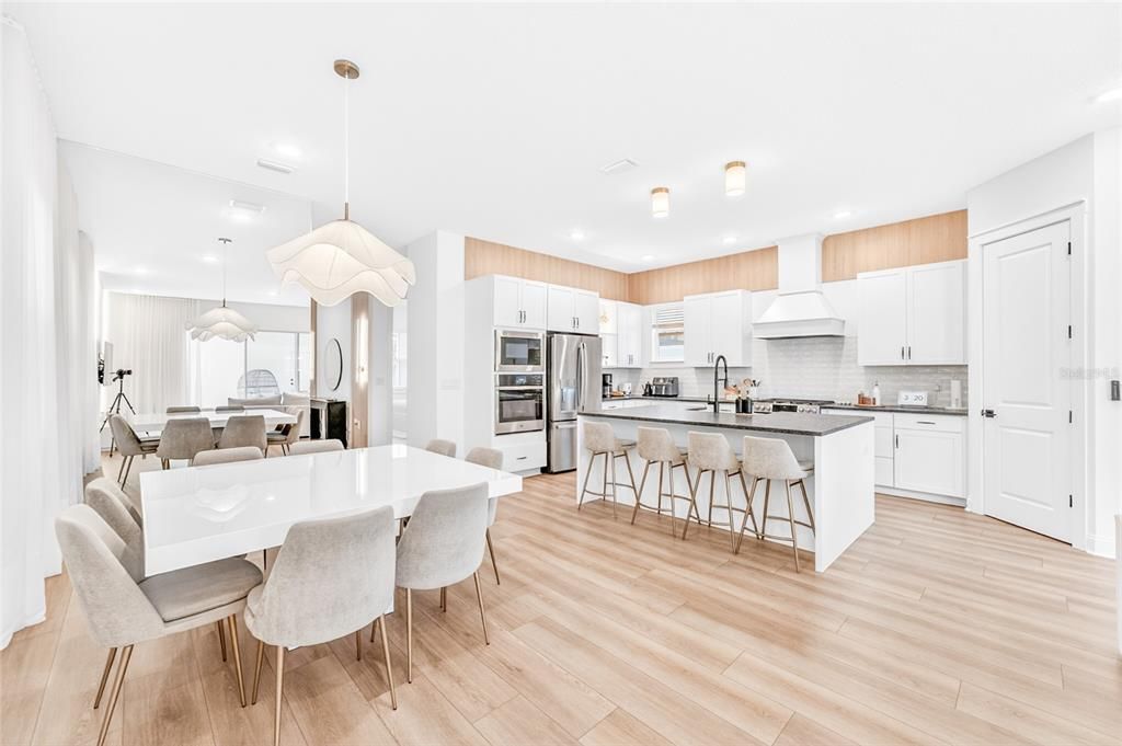 For Sale: $730,000 (5 beds, 4 baths, 2896 Square Feet)