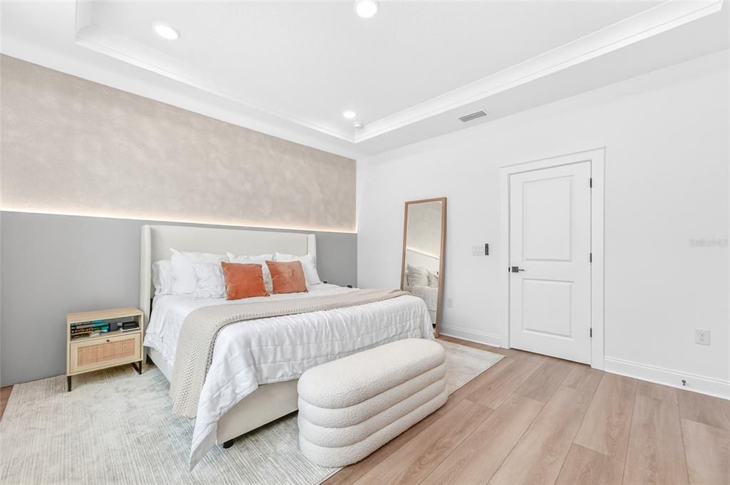For Sale: $730,000 (5 beds, 4 baths, 2896 Square Feet)