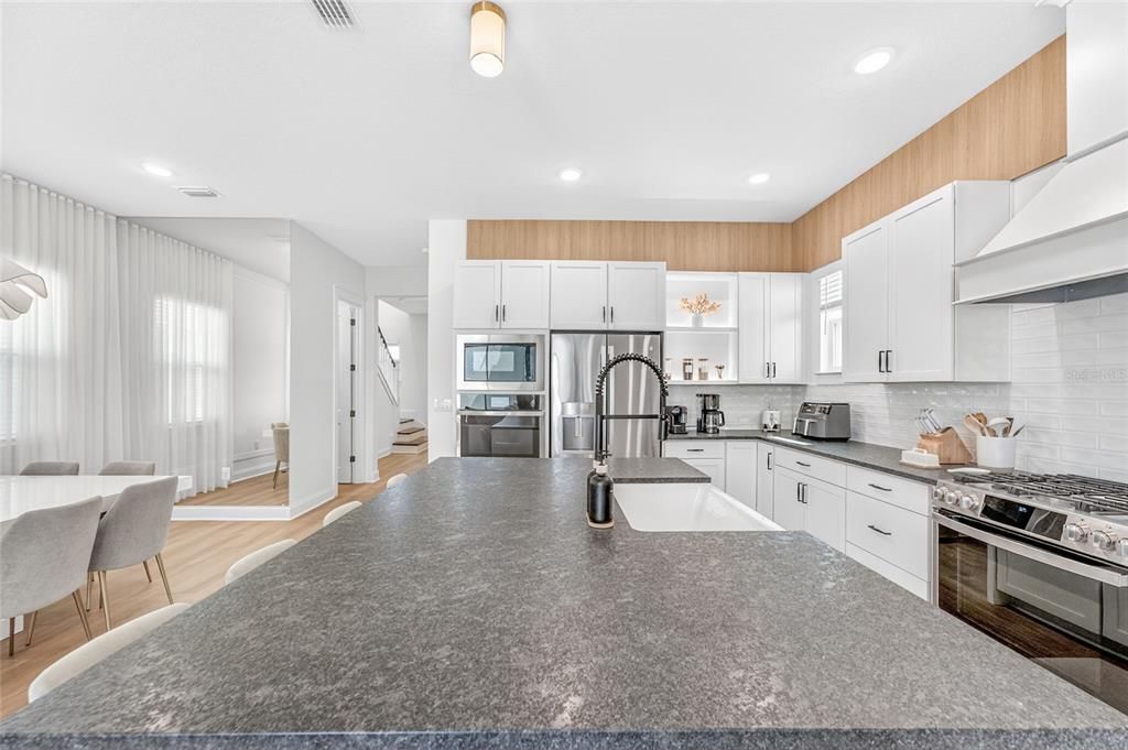 For Sale: $730,000 (5 beds, 4 baths, 2896 Square Feet)