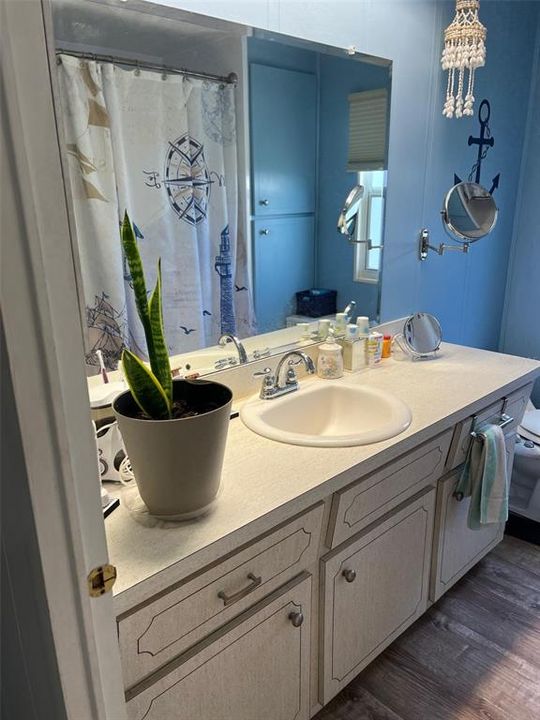 For Sale: $98,500 (2 beds, 2 baths, 984 Square Feet)