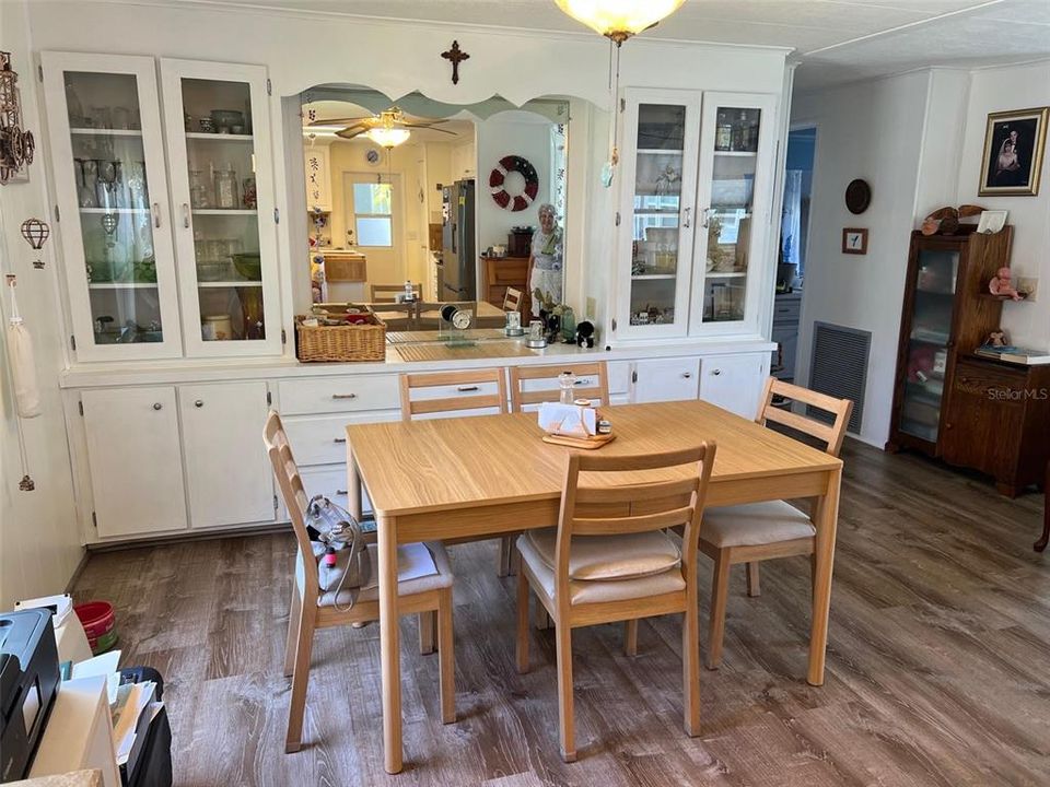 For Sale: $98,500 (2 beds, 2 baths, 984 Square Feet)