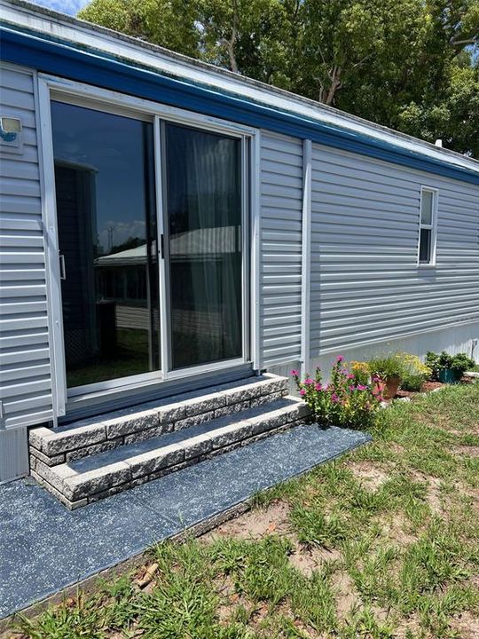 For Sale: $98,500 (2 beds, 2 baths, 984 Square Feet)