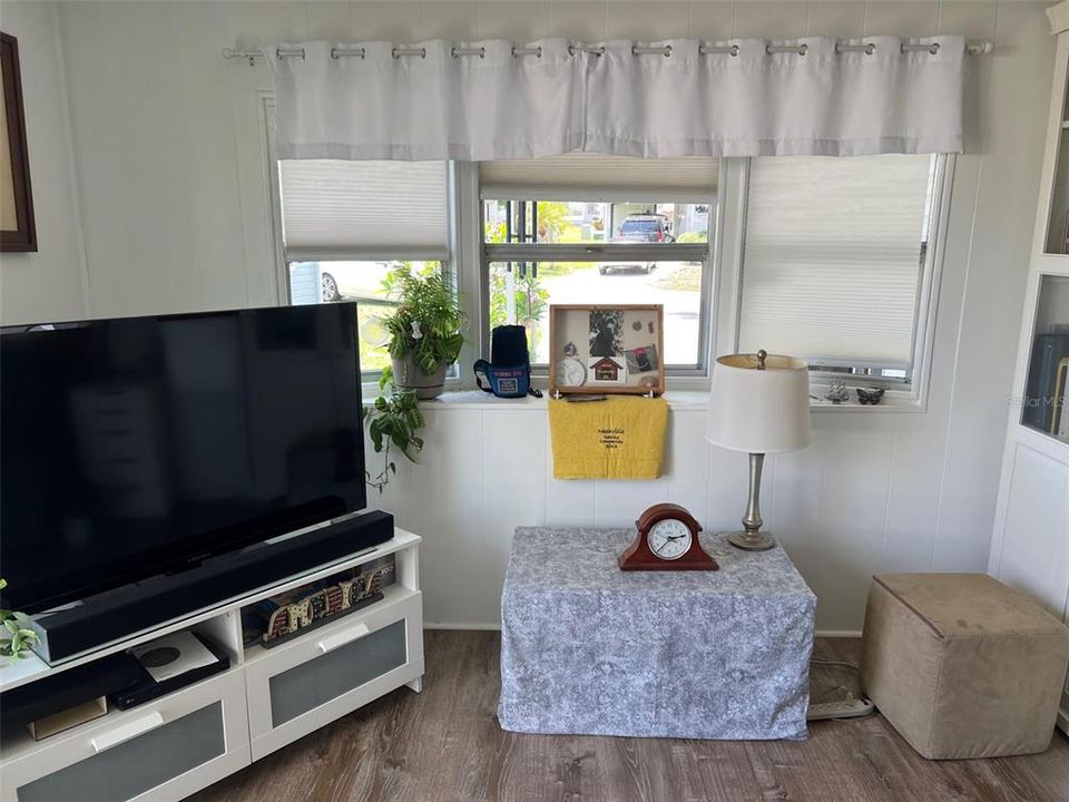 For Sale: $98,500 (2 beds, 2 baths, 984 Square Feet)
