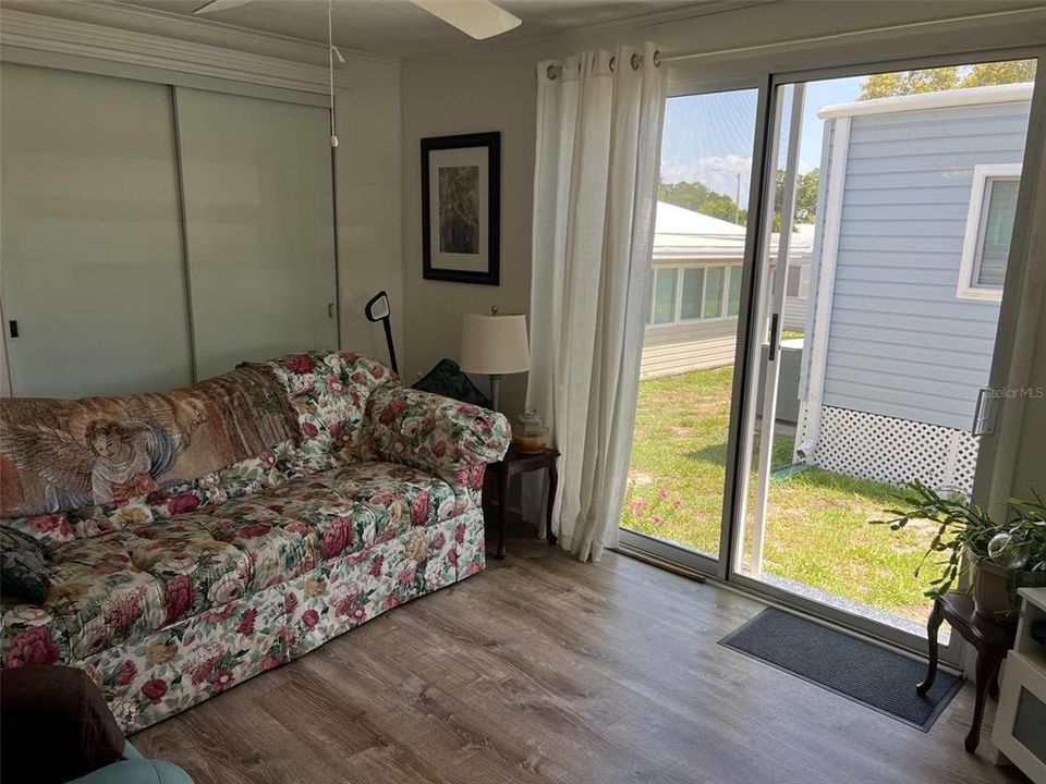 For Sale: $98,500 (2 beds, 2 baths, 984 Square Feet)