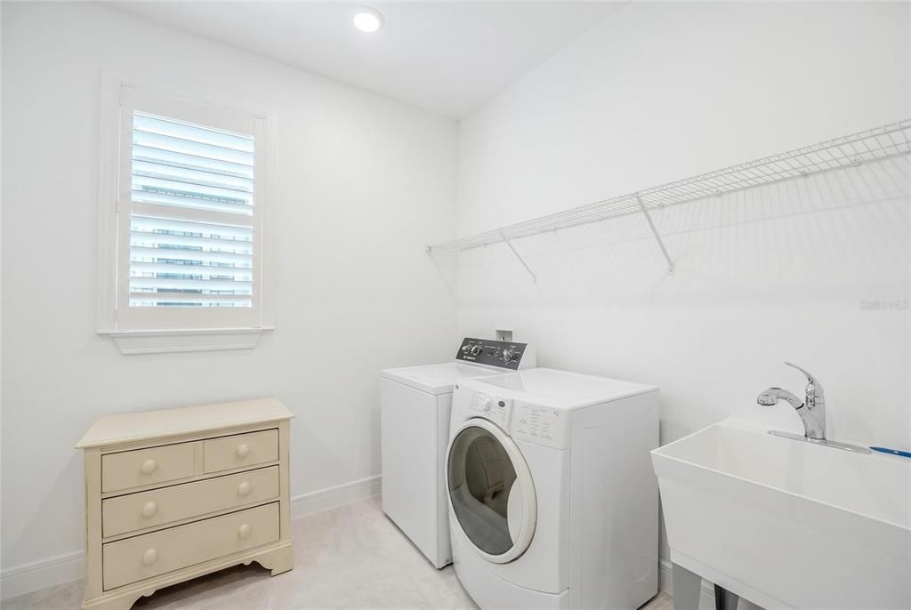 For Sale: $634,436 (2 beds, 2 baths, 2304 Square Feet)