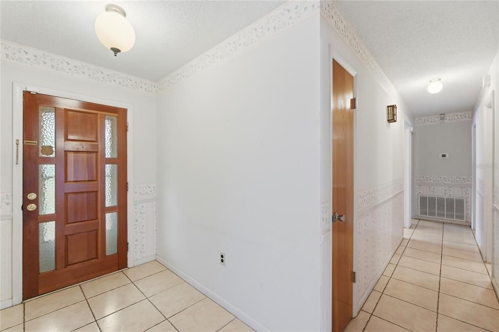 Под контрактом: $365,000 (3 спален, 2 ванн, 1803 Квадратных фут)