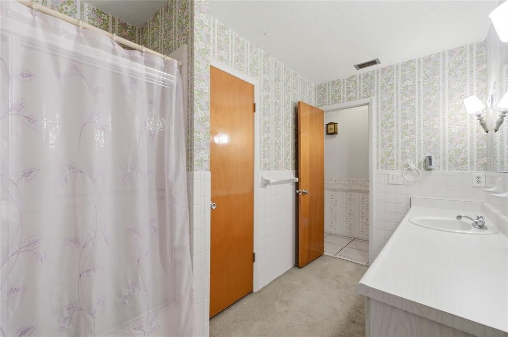 Под контрактом: $365,000 (3 спален, 2 ванн, 1803 Квадратных фут)