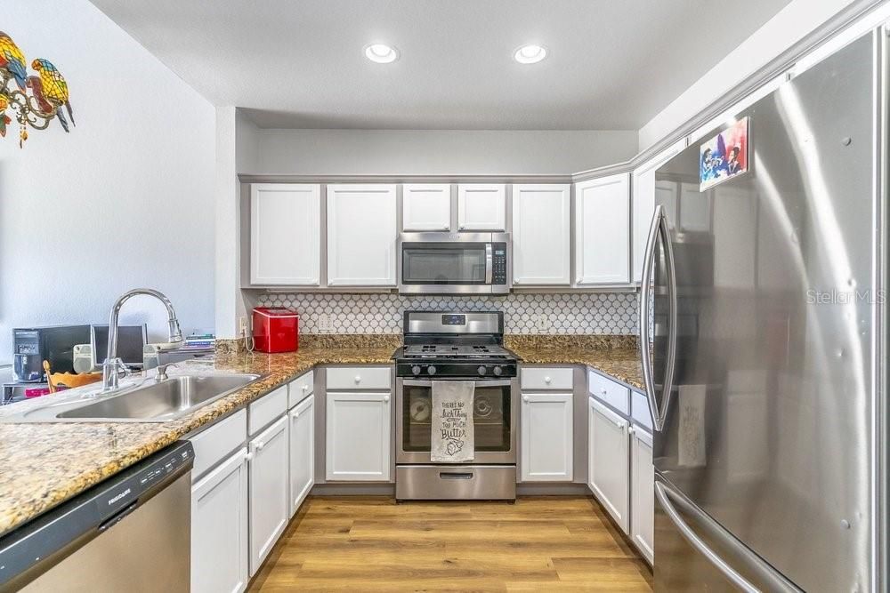 For Sale: $179,000 (1 beds, 1 baths, 823 Square Feet)