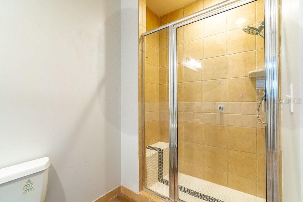 For Sale: $179,000 (1 beds, 1 baths, 823 Square Feet)