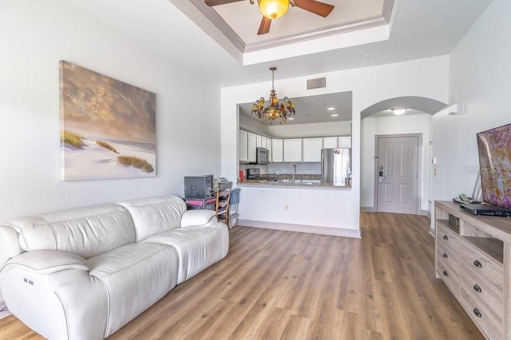 For Sale: $179,000 (1 beds, 1 baths, 823 Square Feet)