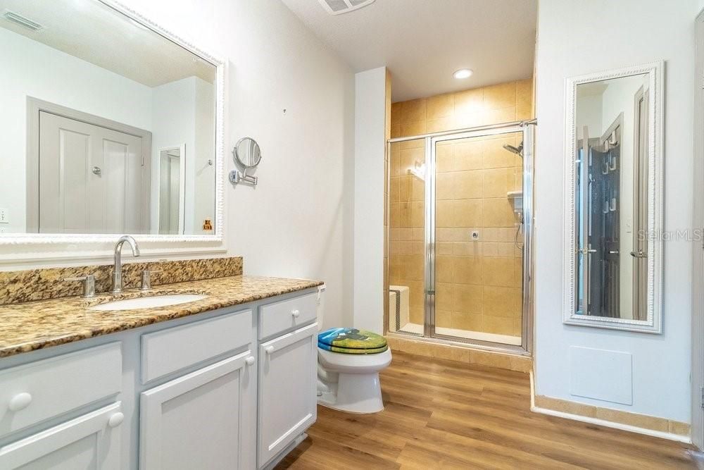 For Sale: $179,000 (1 beds, 1 baths, 823 Square Feet)