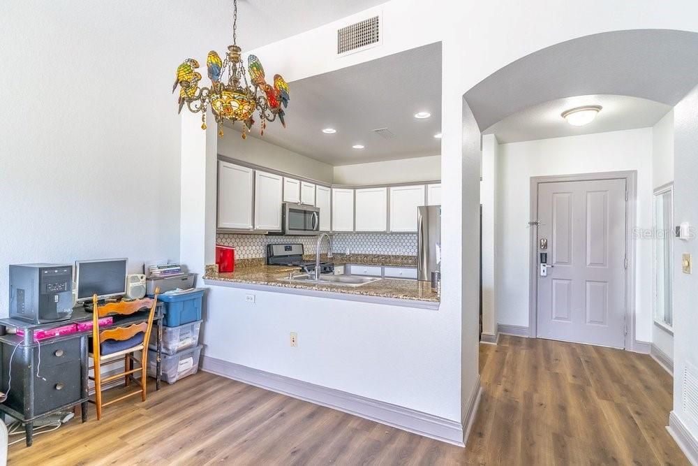 For Sale: $179,000 (1 beds, 1 baths, 823 Square Feet)