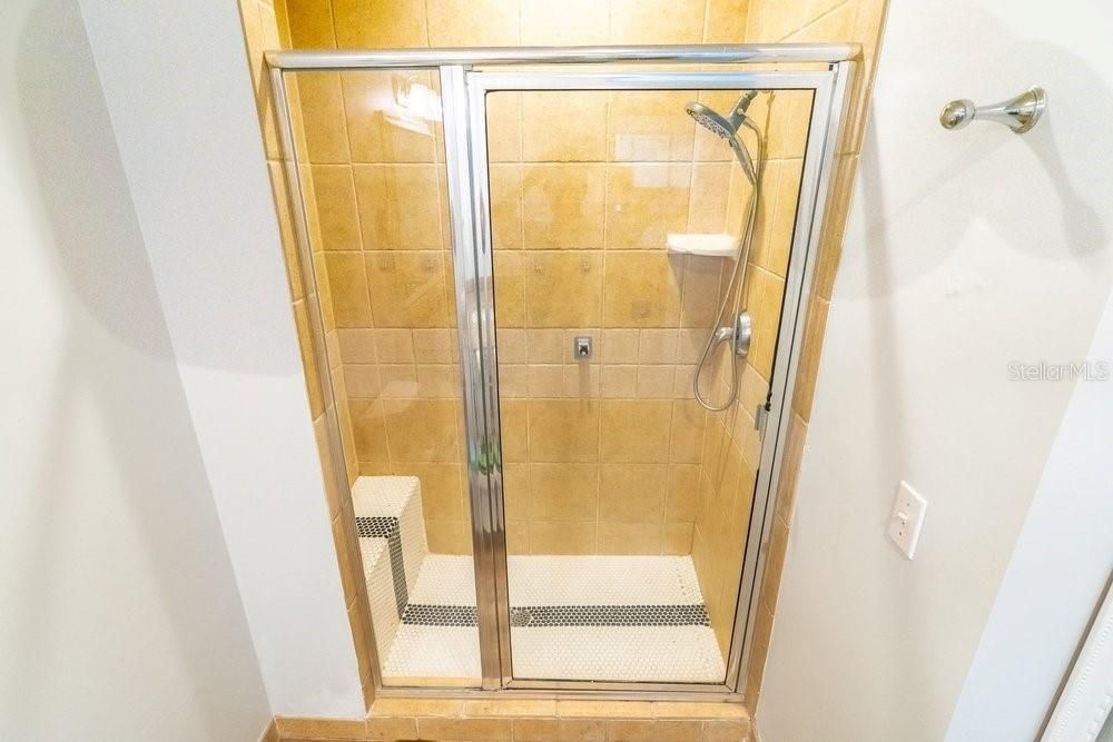 For Sale: $179,000 (1 beds, 1 baths, 823 Square Feet)