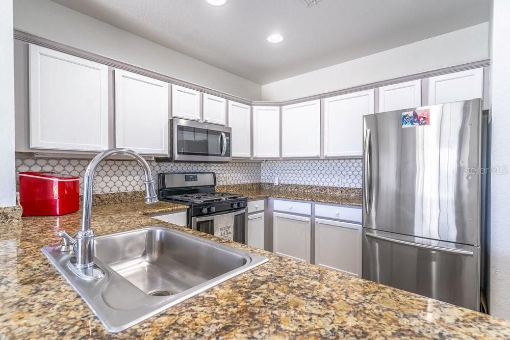 For Sale: $179,000 (1 beds, 1 baths, 823 Square Feet)