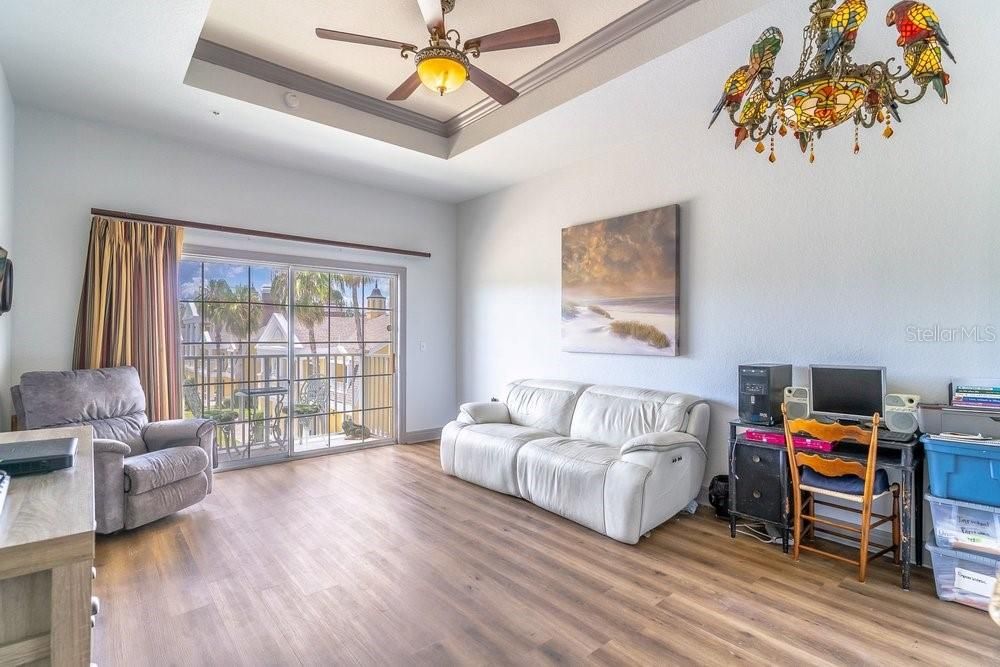 For Sale: $179,000 (1 beds, 1 baths, 823 Square Feet)