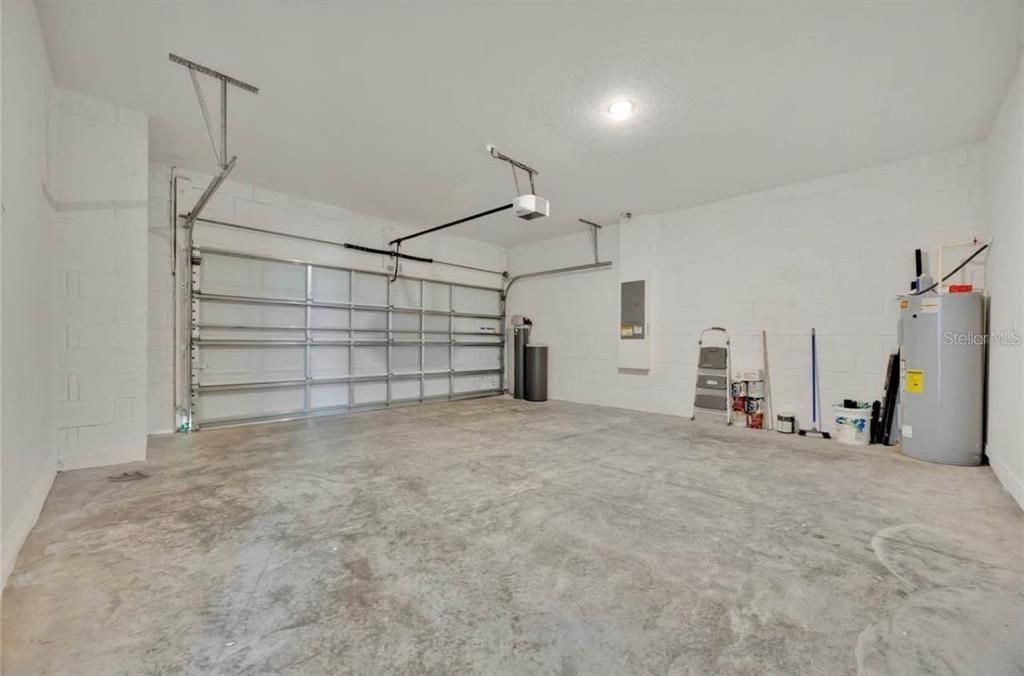 For Sale: $319,900 (3 beds, 2 baths, 1671 Square Feet)