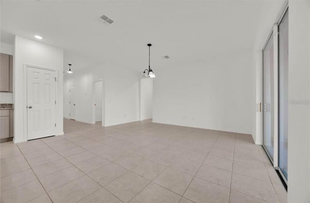 For Sale: $319,900 (3 beds, 2 baths, 1671 Square Feet)