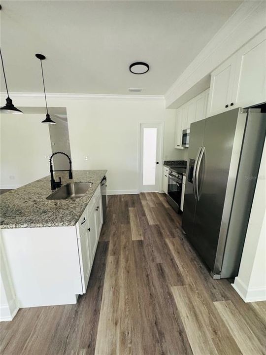 For Sale: $314,000 (3 beds, 2 baths, 1402 Square Feet)