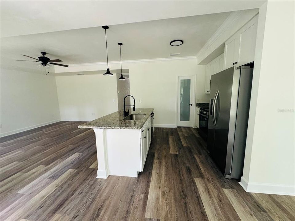 For Sale: $314,000 (3 beds, 2 baths, 1402 Square Feet)