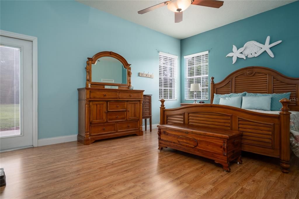 For Sale: $649,900 (3 beds, 2 baths, 2318 Square Feet)