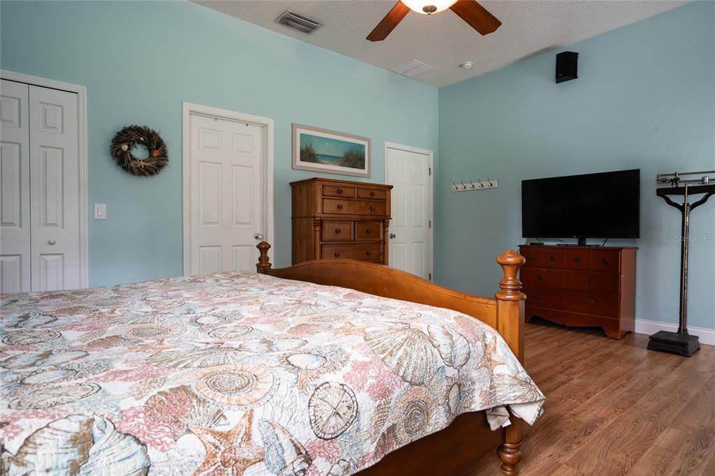For Sale: $649,900 (3 beds, 2 baths, 2318 Square Feet)