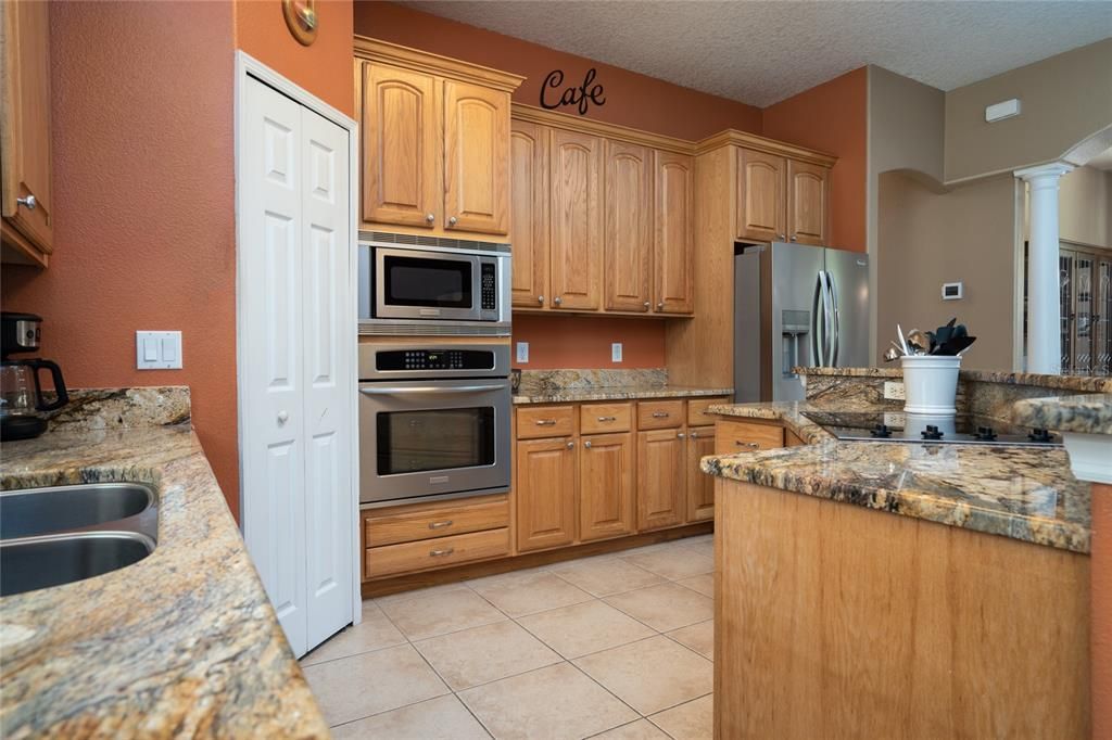 For Sale: $649,900 (3 beds, 2 baths, 2318 Square Feet)