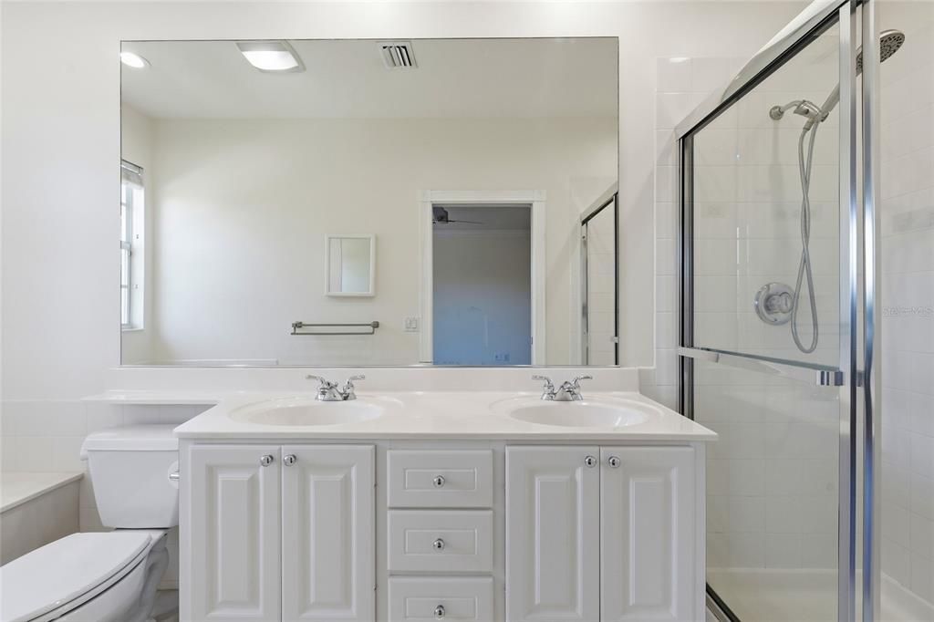 For Sale: $425,000 (3 beds, 3 baths, 1844 Square Feet)
