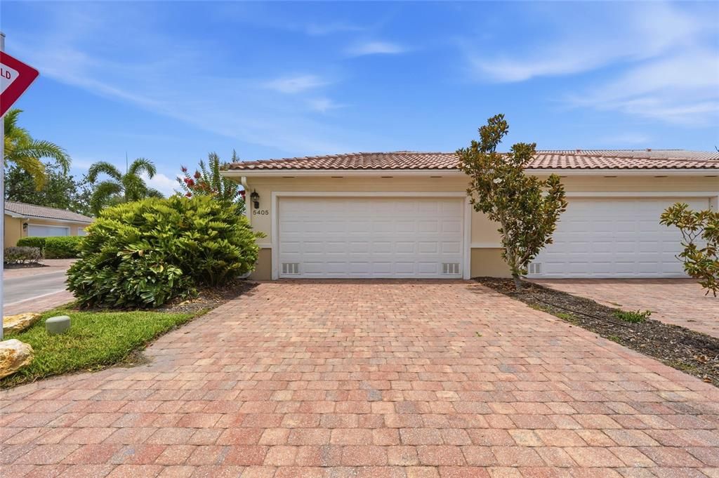 For Sale: $425,000 (3 beds, 3 baths, 1844 Square Feet)