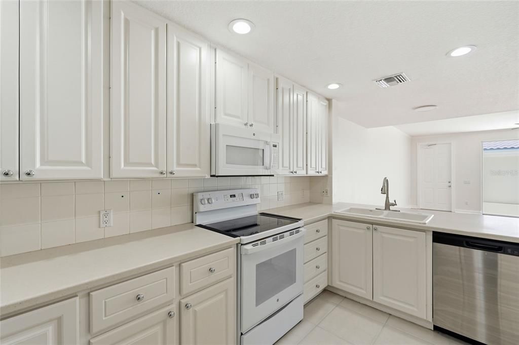 For Sale: $425,000 (3 beds, 3 baths, 1844 Square Feet)