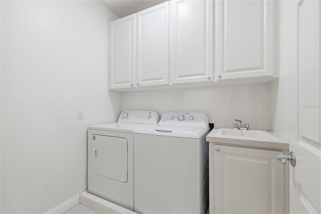 For Sale: $425,000 (3 beds, 3 baths, 1844 Square Feet)
