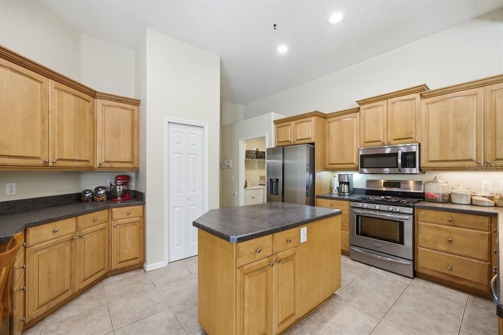 For Sale: $650,000 (5 beds, 3 baths, 3317 Square Feet)