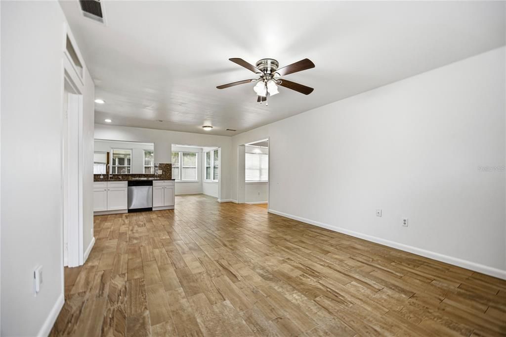 For Sale: $295,000 (4 beds, 2 baths, 1705 Square Feet)